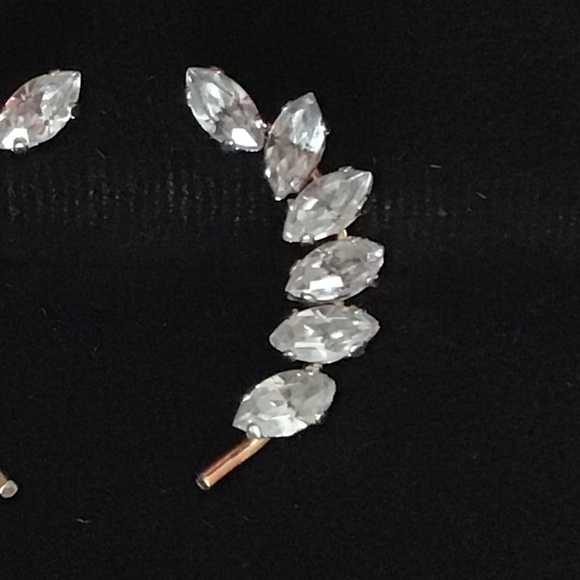 Elegant Pierced Earrings Vintage Gold Tone & Rhinestone - Picture 7 of 16